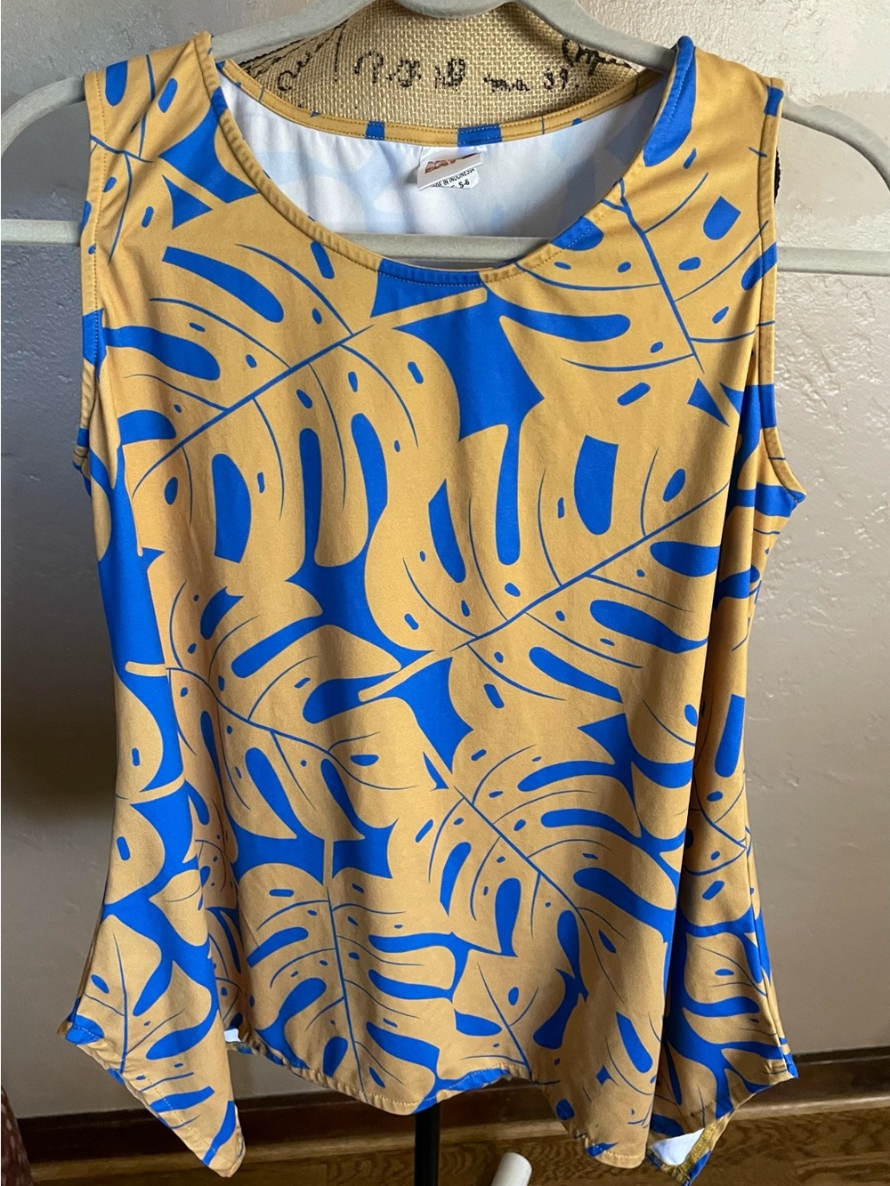Hula Bay Hawaiian Blue Gold Tropical Print Sleeveless Tank